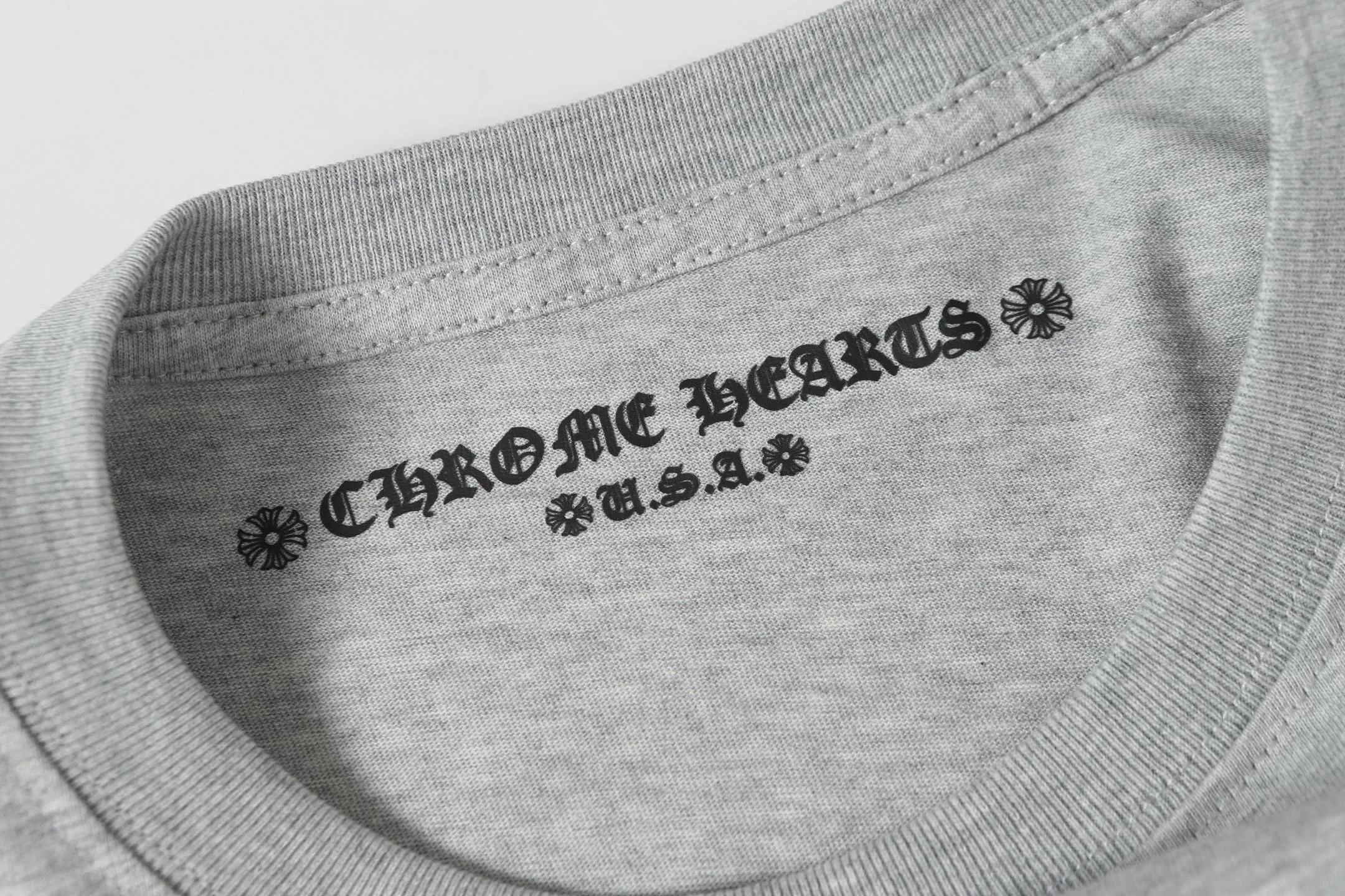 P160 Cross-border model. Those who pursue quality, please do not place an order. -Chrome Hearts/Chrome Hearts Sanskrit printed popular long-sleeved T-shirt -High weight, high density and high quality. The wool is soft, delicate and skin-friendly. It feels soft and silky. It has excellent warmth and skin-friendly properties.
